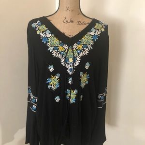 Blouse with bell sleeves and embroidery.